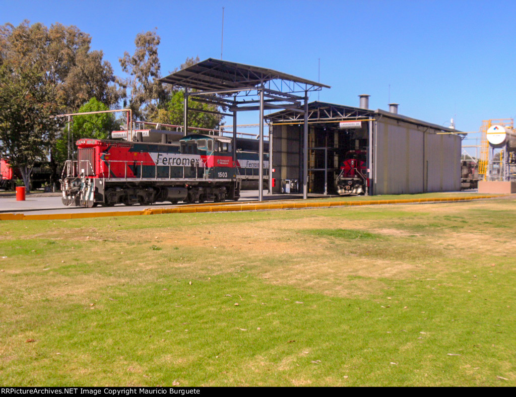 FXE SW1504 Locomotive in the yard